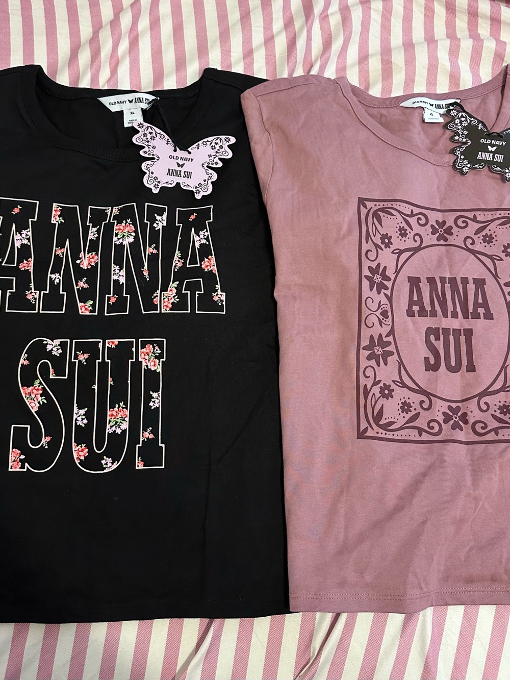 Anna Sui Black & Dusty Rose Graphic crop t shirts